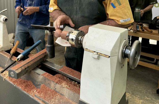 Advantages and safety when working with wood lathes