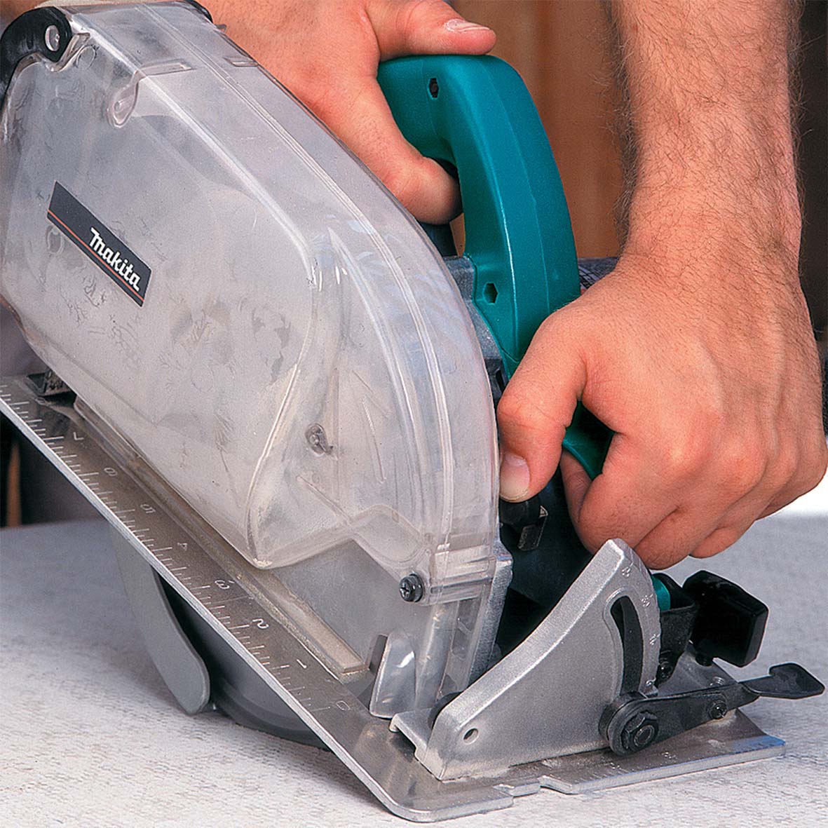 185mm (7-1/4") Dustless Circular Saw 5057KB by Makita