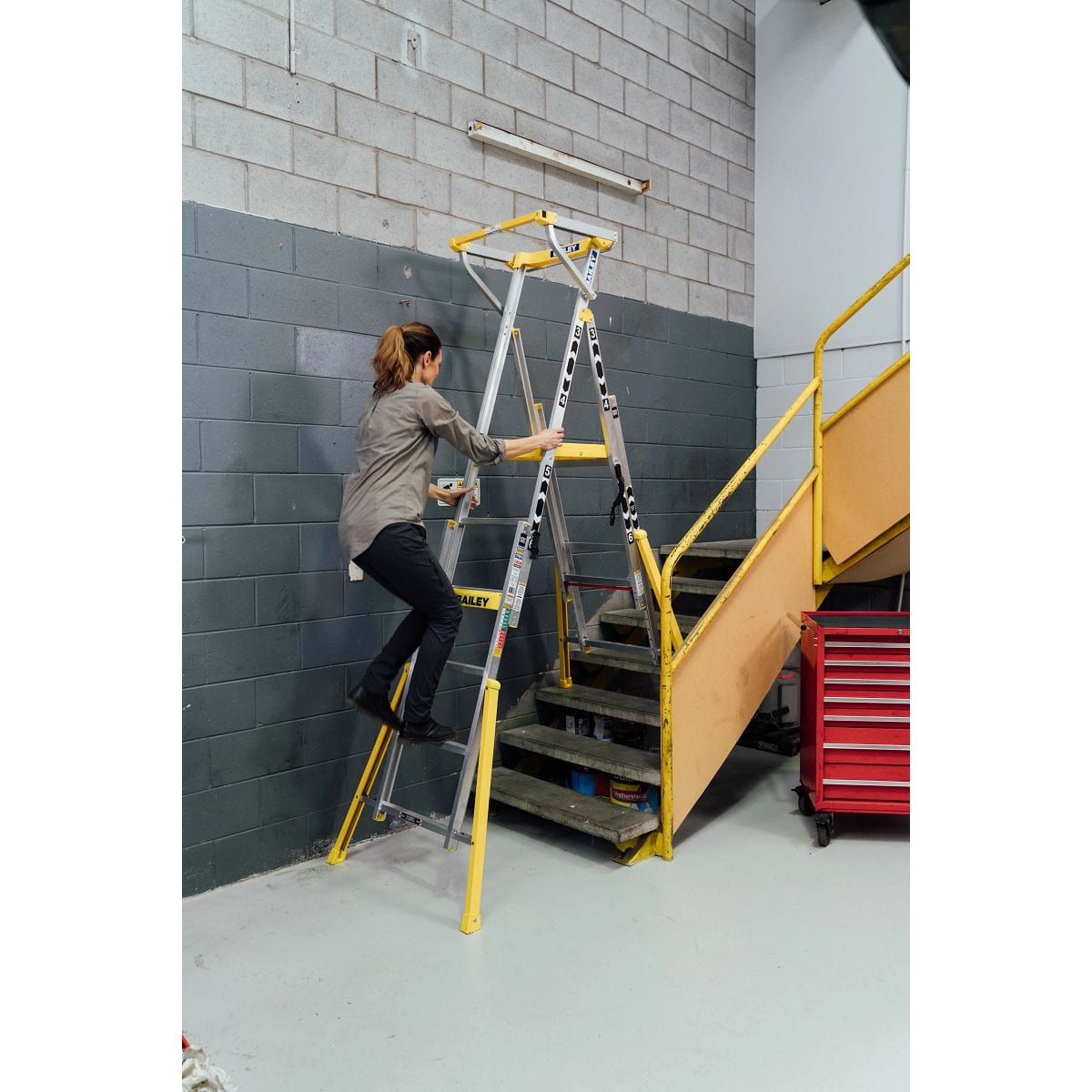 Adjustable Height Platform 3-6 Step Ladder 170Kg Bailey