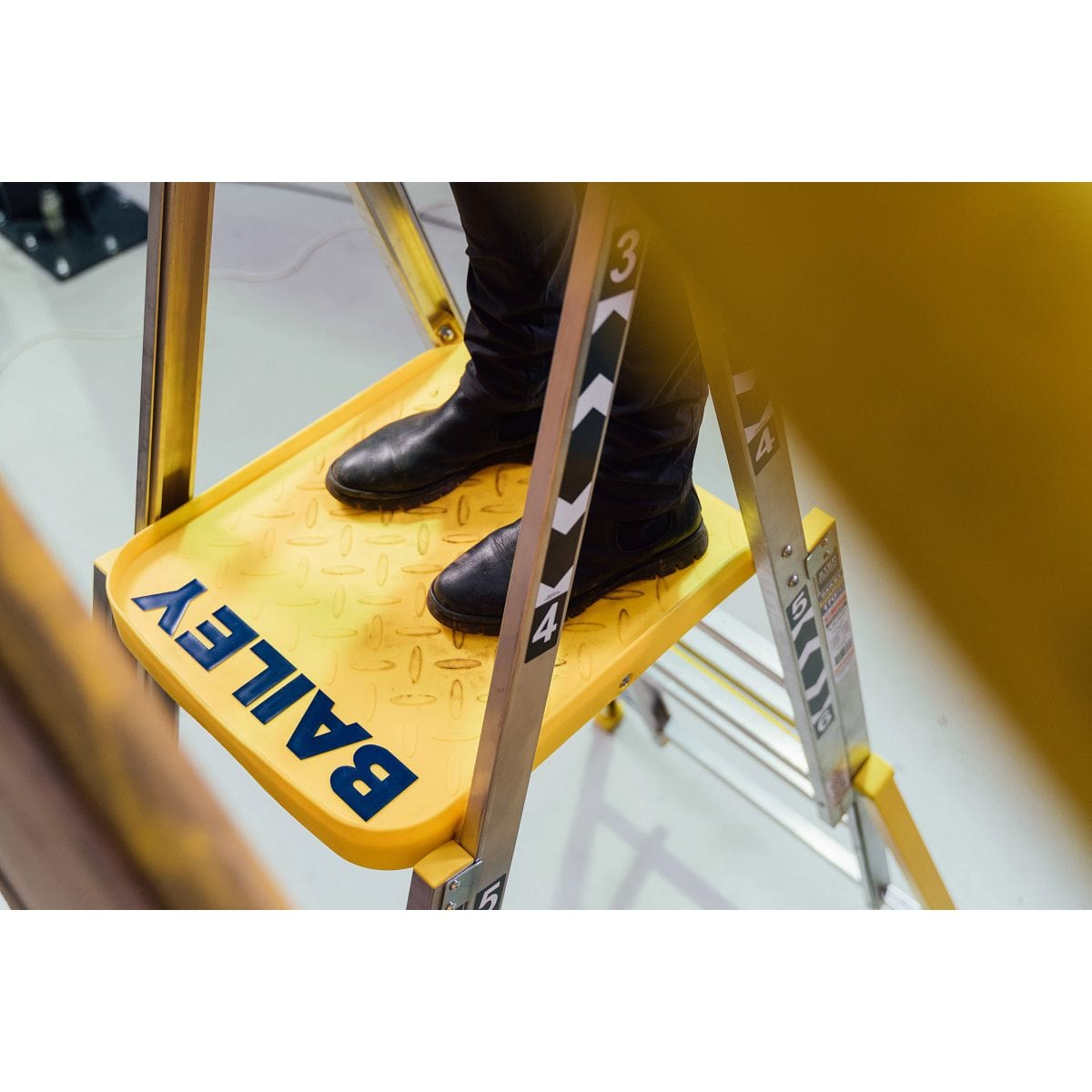 Adjustable Height Platform 3-6 Step Ladder 170Kg Bailey