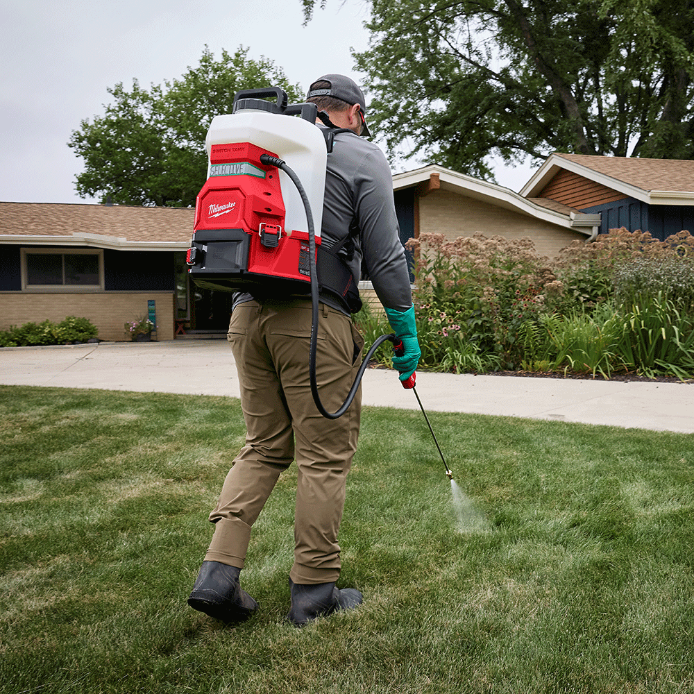 Milwaukee M18™ SWITCH TANK™ 15 Litre Backpack Chemical Sprayer with Powered Base (Tool Only) M18BPFPG2PS0