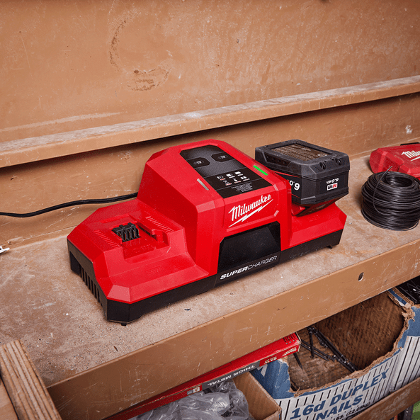 Milwaukee 18V Dual Bay Super Charger M18DBSC
