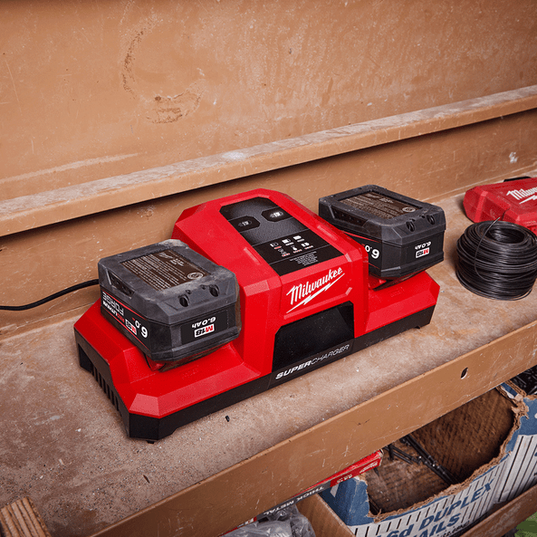Milwaukee 18V Dual Bay Super Charger M18DBSC