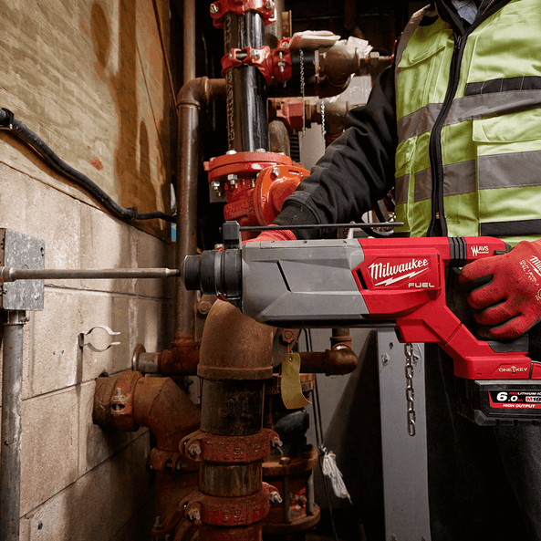 Milwaukee 18V Rotary Hammer FUEL™ 32mm SDS Plus D-Handle W/One Key Bare (Tool Only) M18FHACOD32-0
