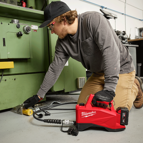 Milwaukee 18V 10,000PSI Mini Hydraulic Pump Bare (Tool Only) M18HMP7000