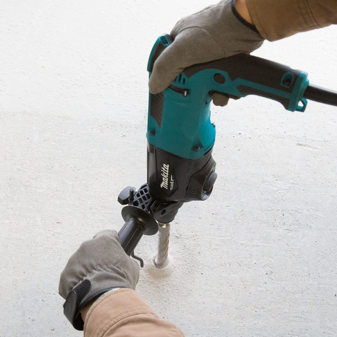 MT Series 26mm SDS Plus Rotary Hammer M8701B by Makita