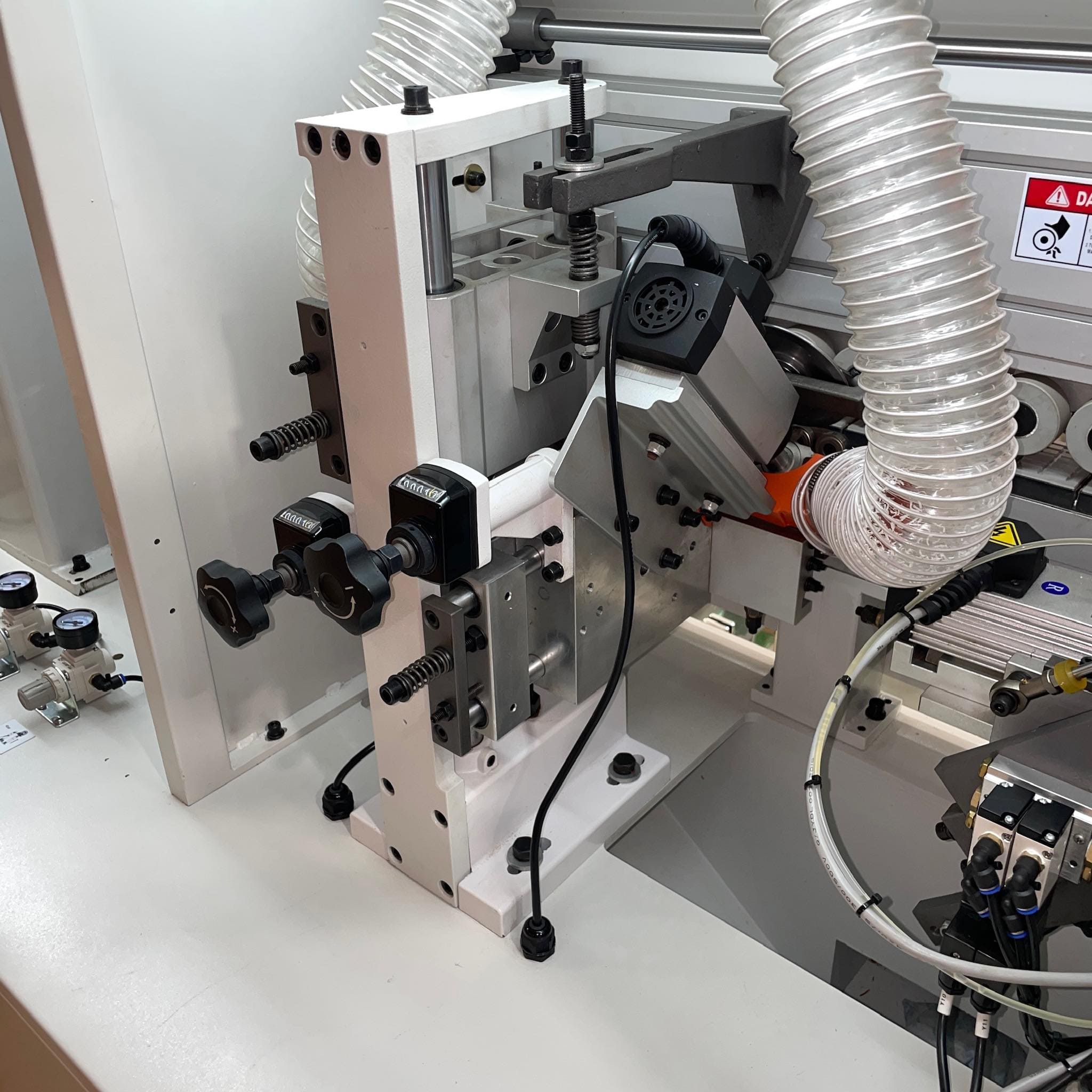 Rutile Series - Flush / Fine Trimming Unit - Equipped with two independent high frequency motors with diamond tooling mounted on a support firmly fixed to the frame to carry out th etrimming of the bottom / top exceeding edge. Each motor is equipped with vertical rotation copying devices and front copying pad, easy to read digital adjustment and accurate positioning of tools with reference to the trimming.
