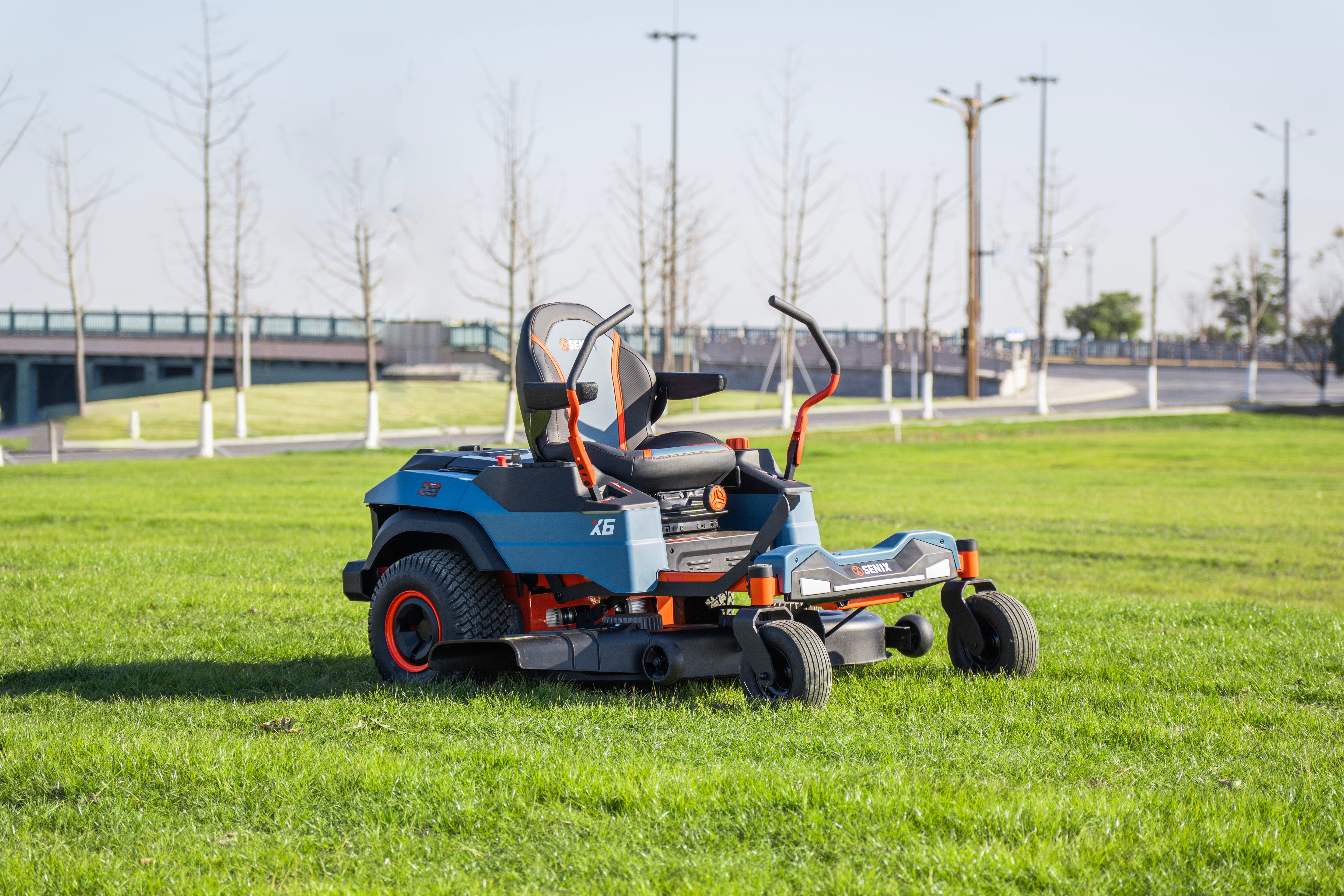 SENIX X6 60V 107cm (42") Zero Turn Hybrid Ride-On Mower ZTRX6-H-EU-1 - 1