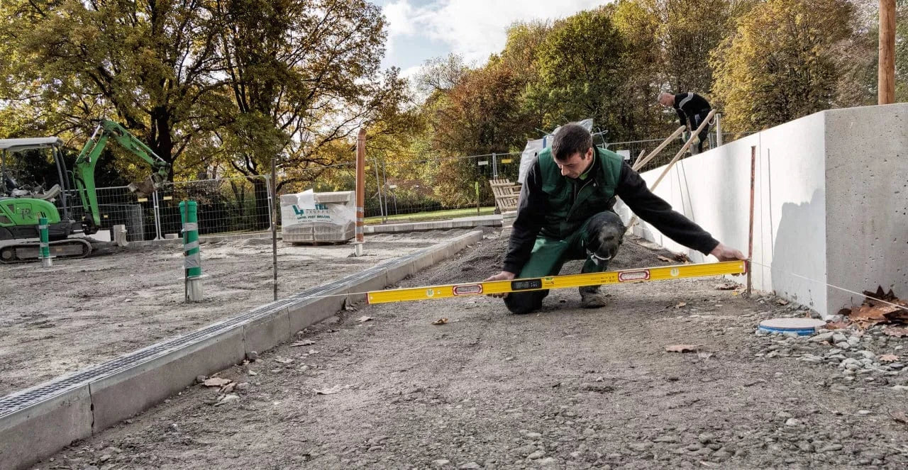 TECH 196 Electronic IP 65 Electronic Spirit Level by Stabila