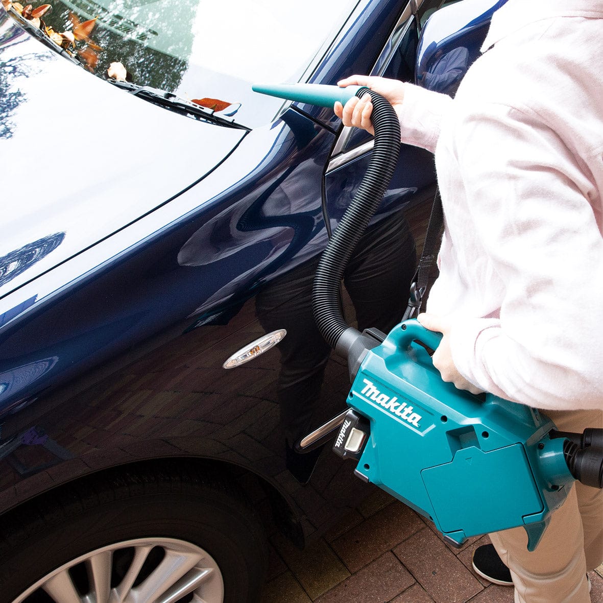 Makita 12V Max Automotive Vacuum Cleaner CL121DZ