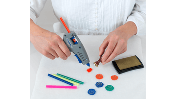 Hot Melt Glue Gun Kit  DREMEL® Glue Gun 930 (930-18 Hobby) by Dremel