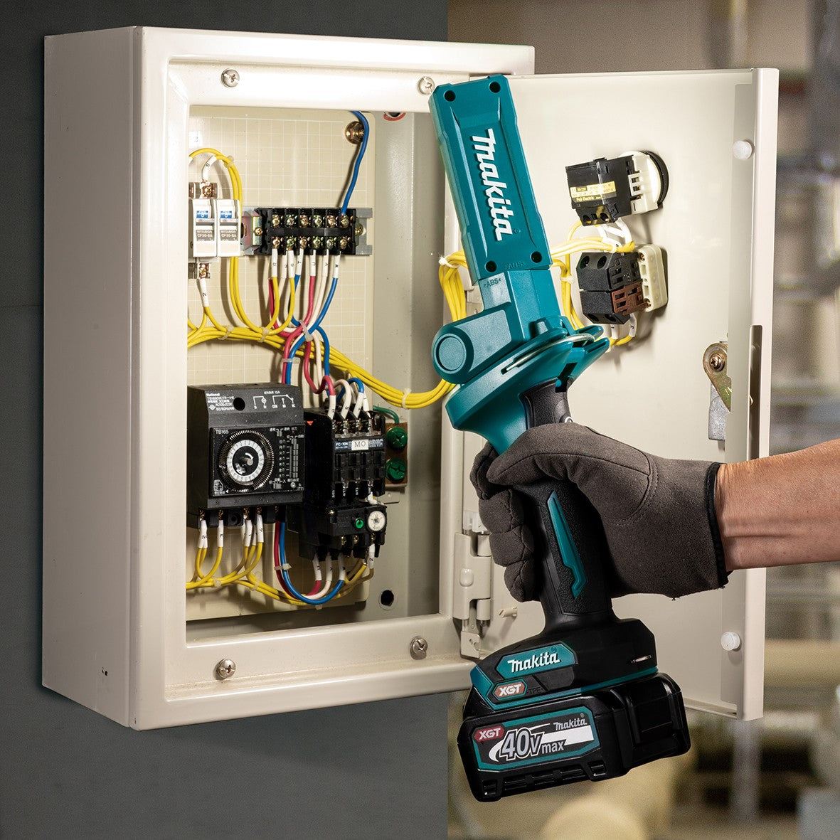 Makita 40V Max LED Rotating Flashlight ML006G