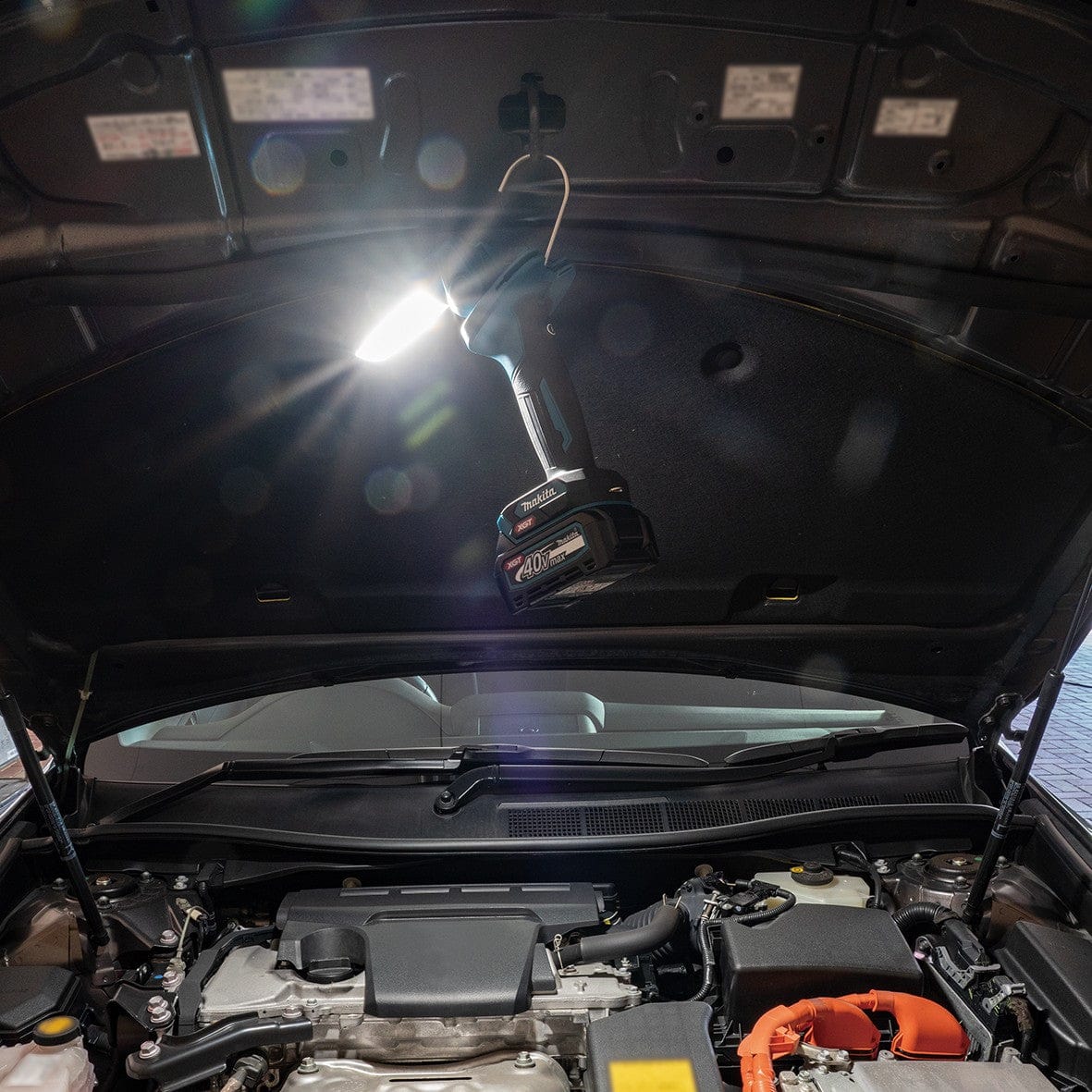 Makita 40V Max LED Rotating Flashlight ML006G