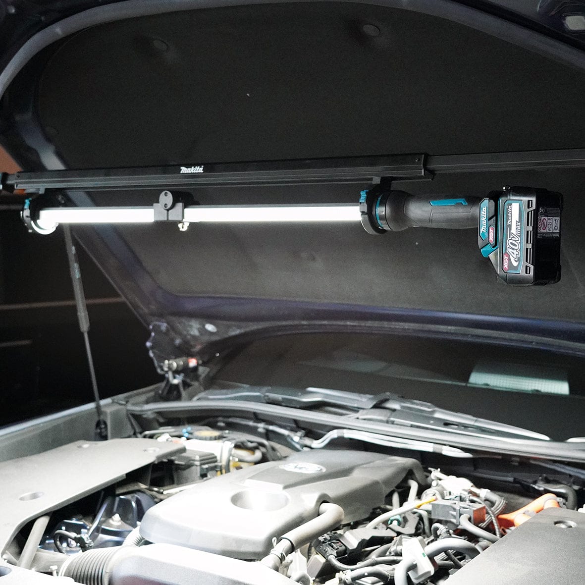 Makita 40V Max Under Bonnet Work Light ML012G