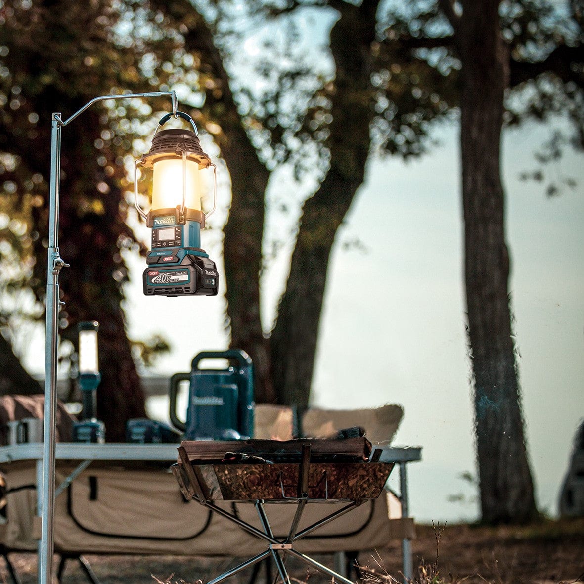 40V Max Bluetooth Digital Radio Lantern Bare (Tool Only) MR009GZ by Makita