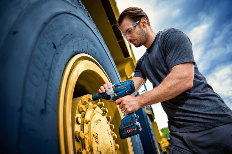 Bosch 18V 8.0Ah 3/4" Cordless Impact Wrench Kit (06019M1041) GDS 18V-1600 HC