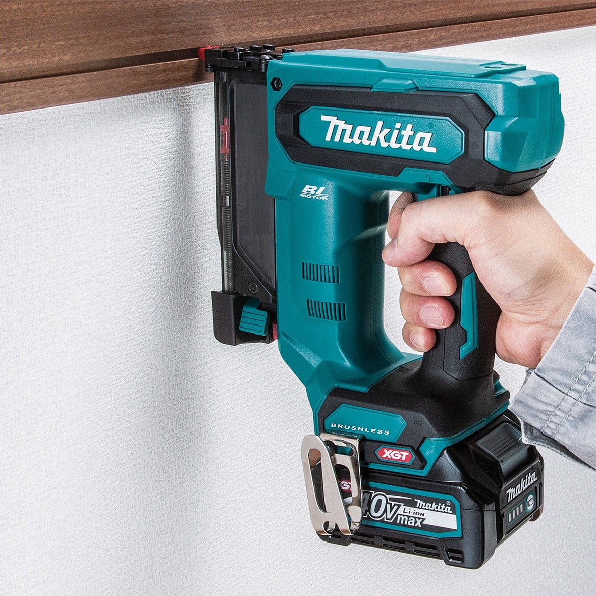 Makita 40V Max Brushless 23Ga Pin Nailer PT001GZ