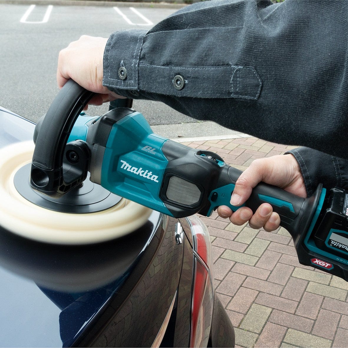 Makita 40V Max Brushless 180mm (7") Polisher Kit PV001GM101