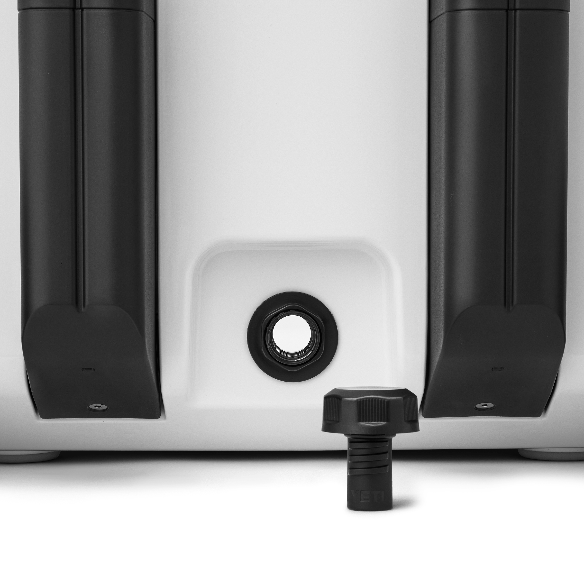 YETI Roadie® 32 Wheeled Hard Cooler 10032020000