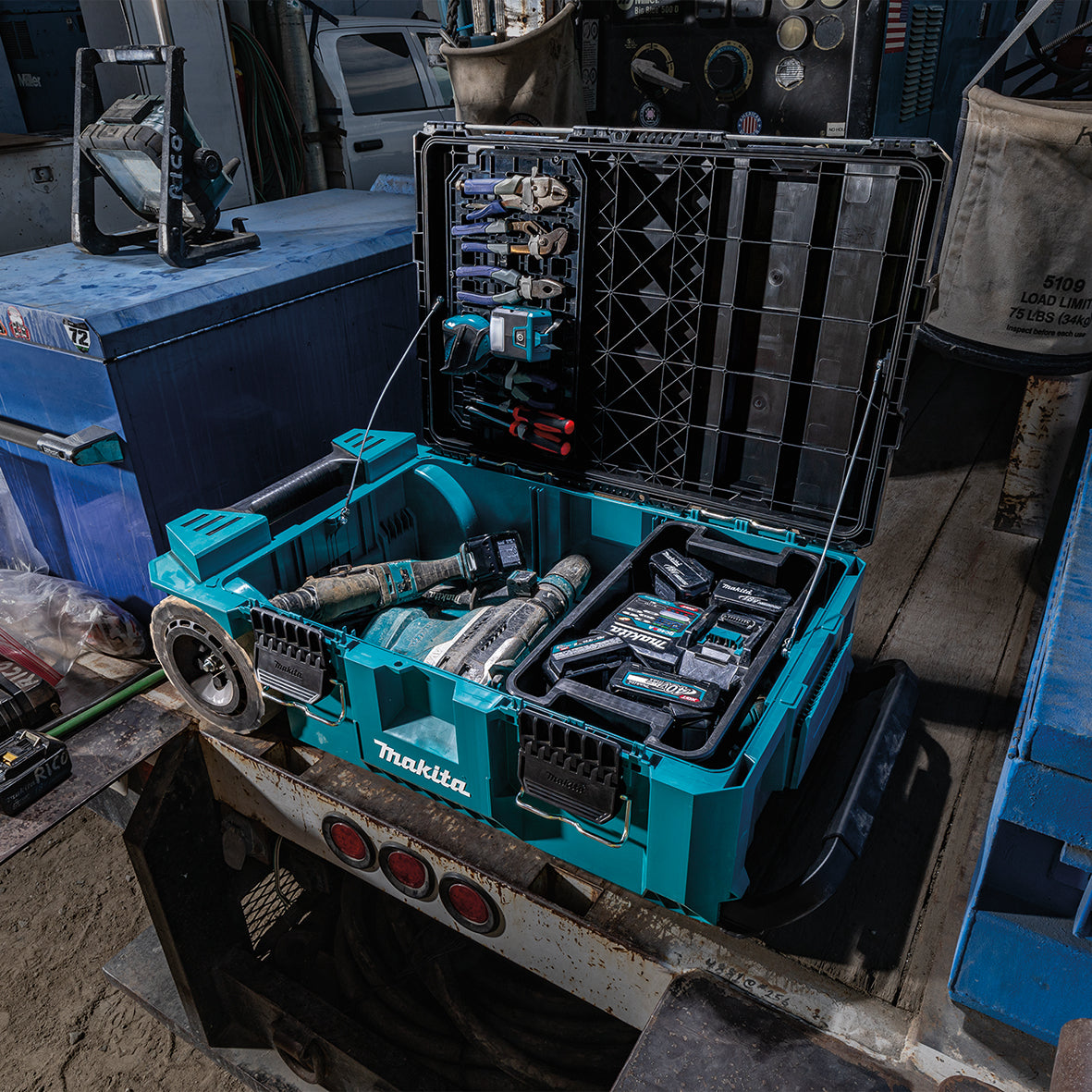 Makita MAKTRAK™ Rolling Tool Chest T-90009