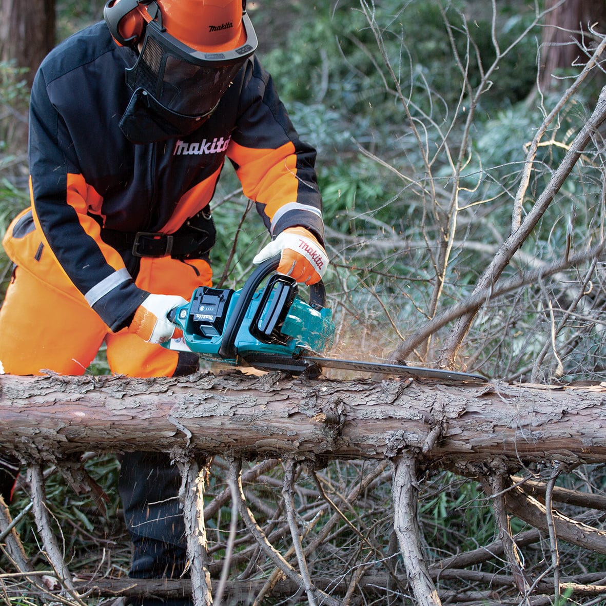 Makita 40V Max Brushless 400mm Chainsaw UC026GZ