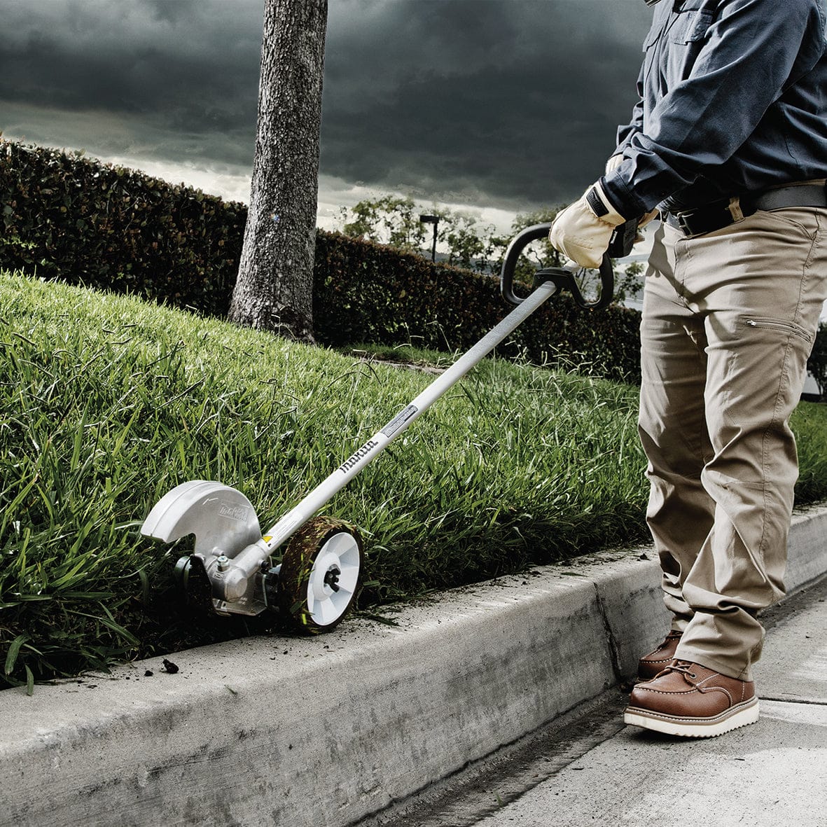 Makita 40V Max Brushless Loop-Handle Edger UE001GZ