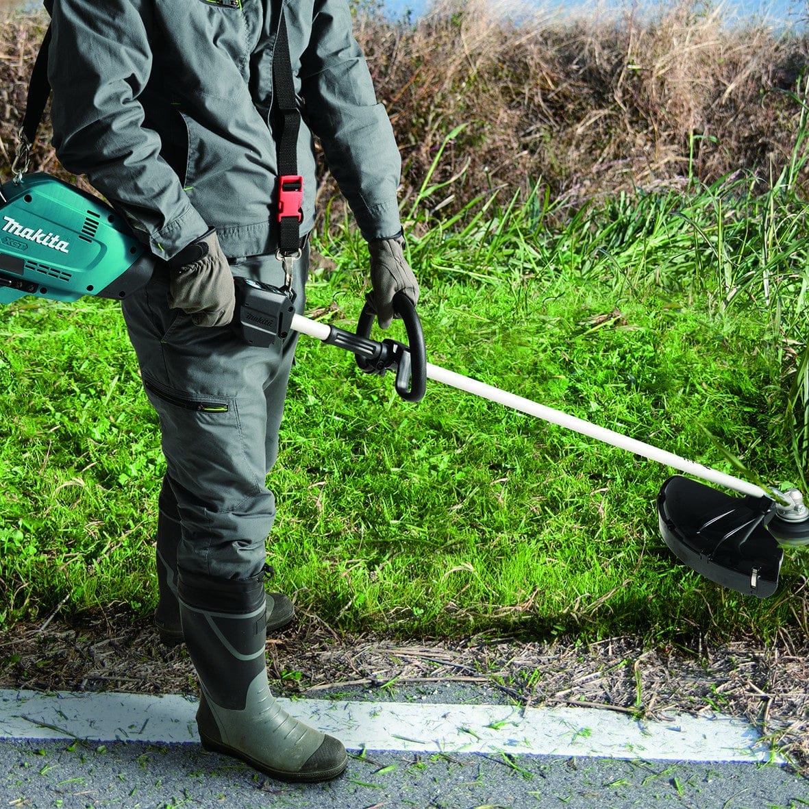 Makita 40V Brushless Loop Handle Line Trimmer UR007GZ01