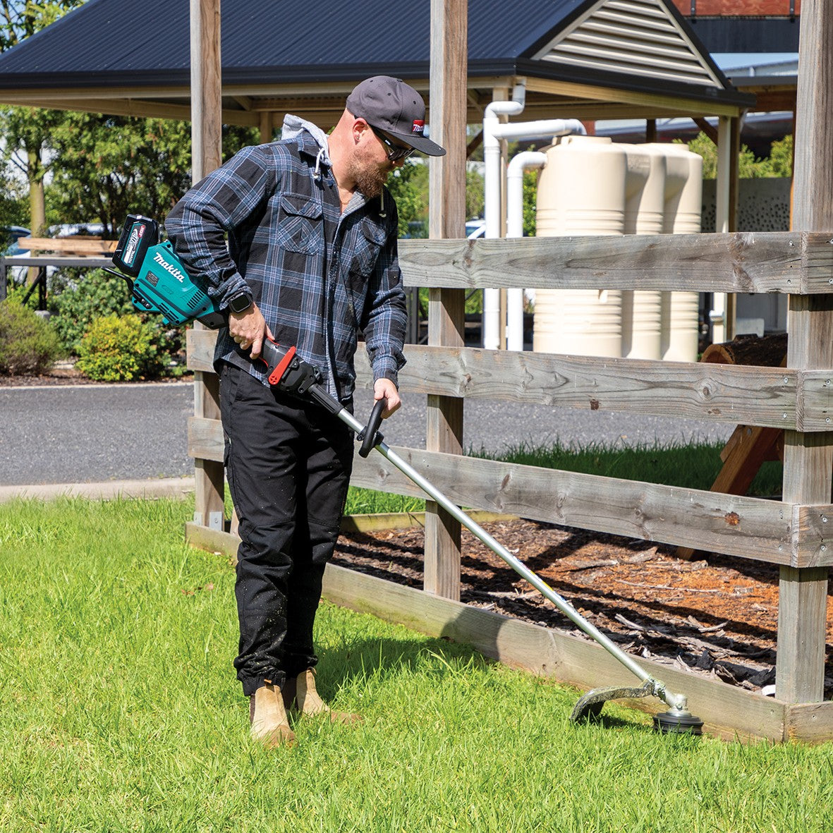 Makita 40V Max Brushless Loop Handle Line Trimmer UR014GZ