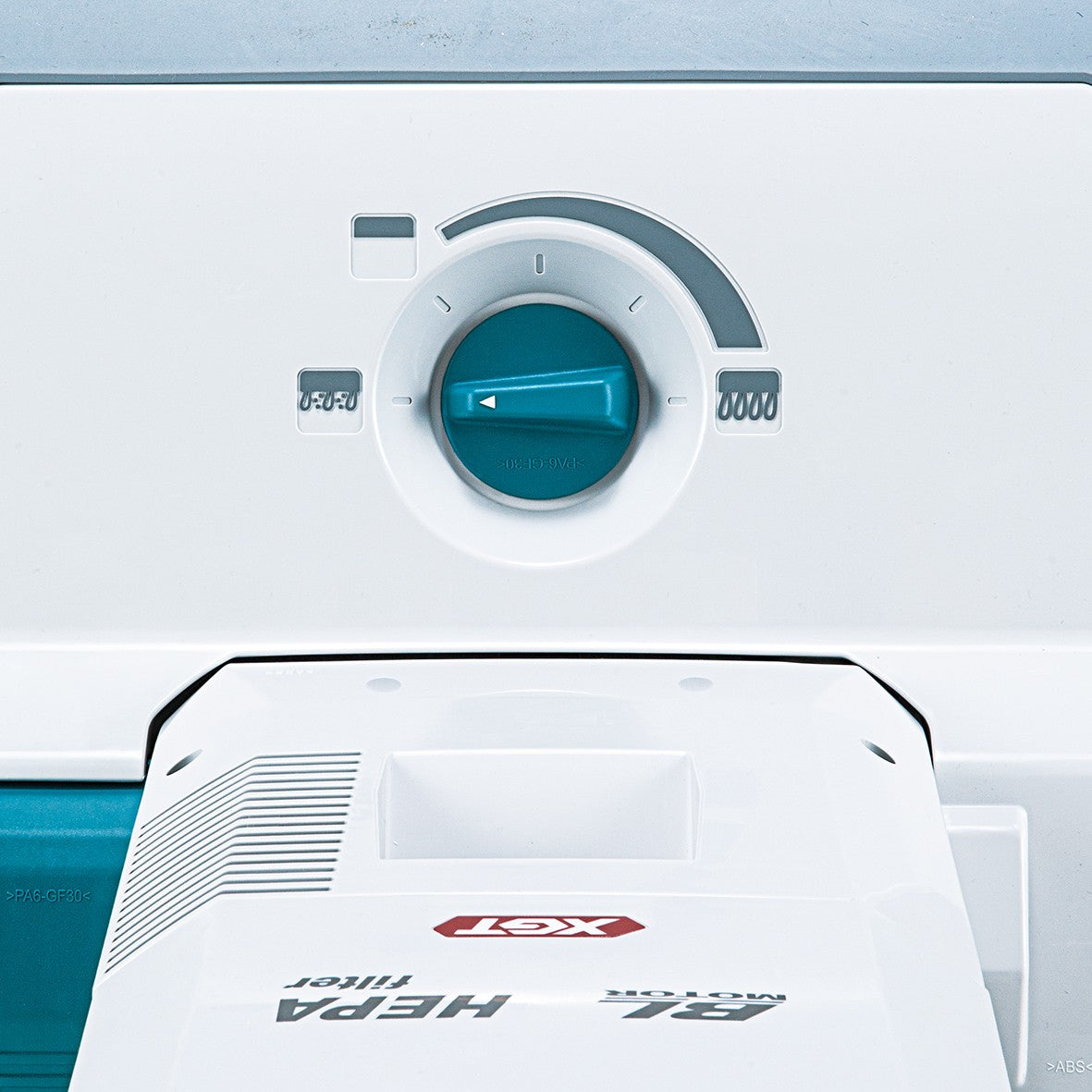 Makita 40V Max Brushless Upright Vacuum VC010GZ