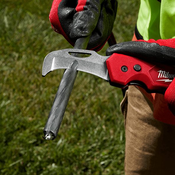 FASTBACK Blunt Tip Hawkbill Folding Flip Knife 48221526 by Milwaukee