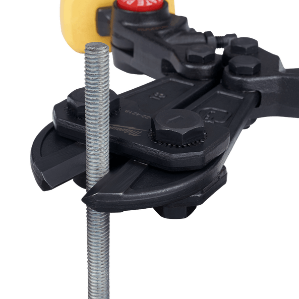 600MM (24") Fibreglass Non-Conductive Bolt Cutter 48224224 by Milwaukee