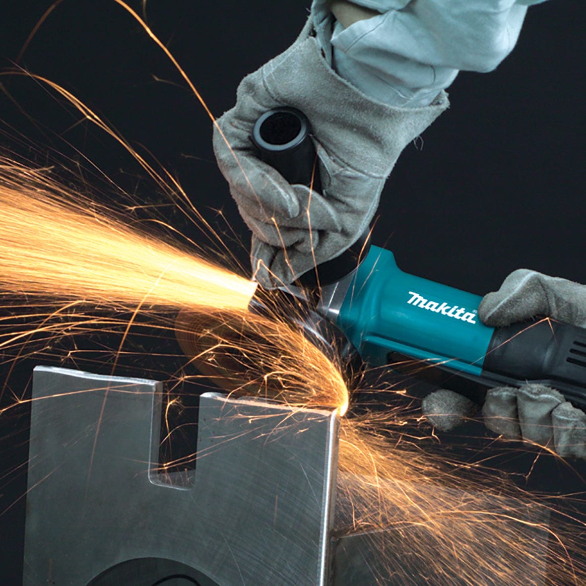 100mm (4") 840W Angle Grinder 9556PB by Makita