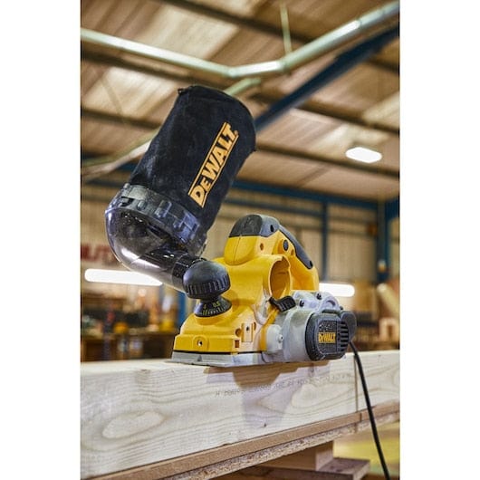 1050W 82mm Planer 4.0mm D26500K-XE by Dewalt