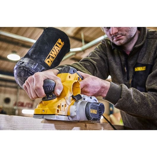 1050W 82mm Planer 4.0mm D26500K-XE by Dewalt