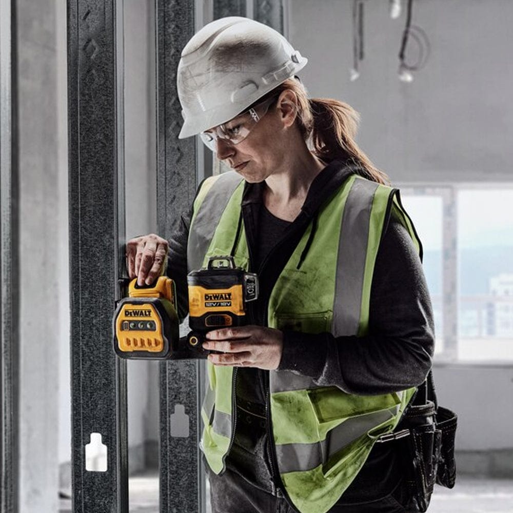 18V 2.0Ah 3 X 360° Green Beam Multi-Line Laser Level Kit DCE089D1G18-XE by Dewalt
