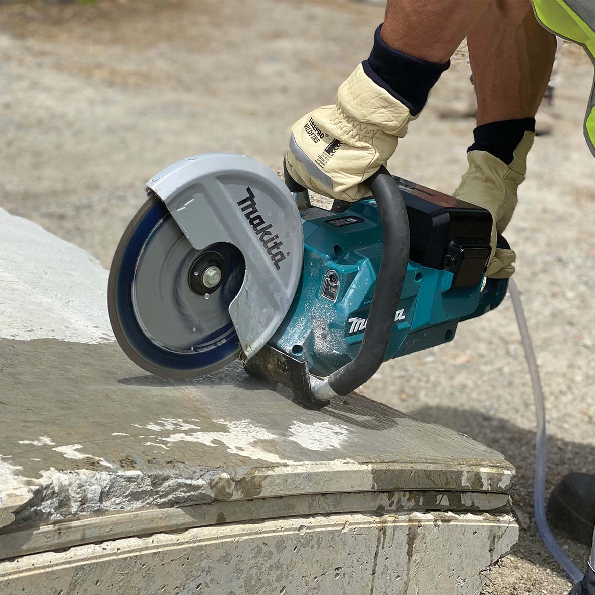 18Vx2 5.0Ah Brushless 230mm (9") Powercut Kit DCE090PT2 by Makita