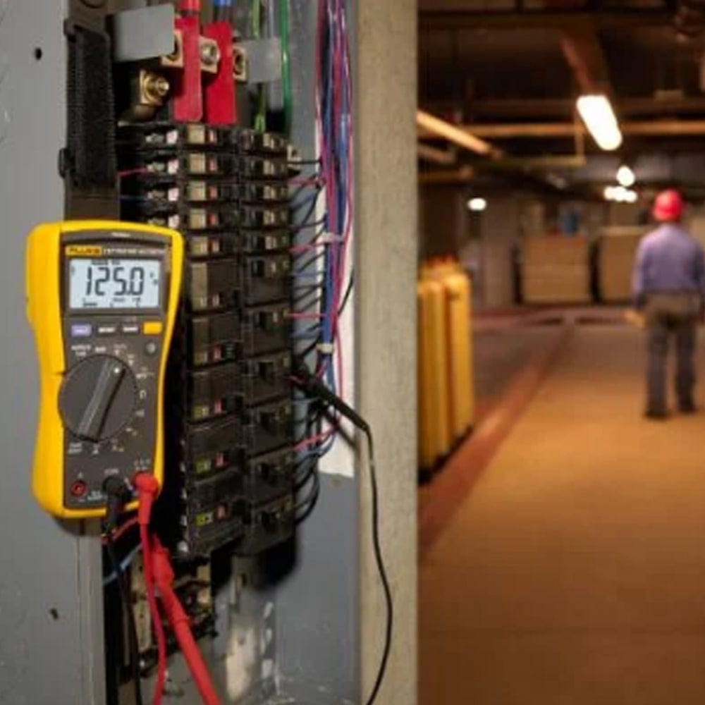 Fluke Electrician's Digital Multimeter with Non Contact Voltage Fluke 117