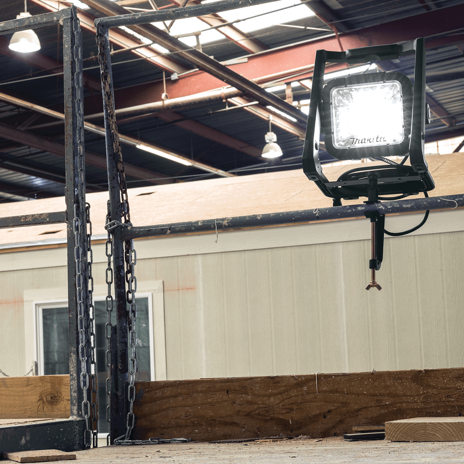 Pipe Clamp Light Stand GM00001396 by Makita