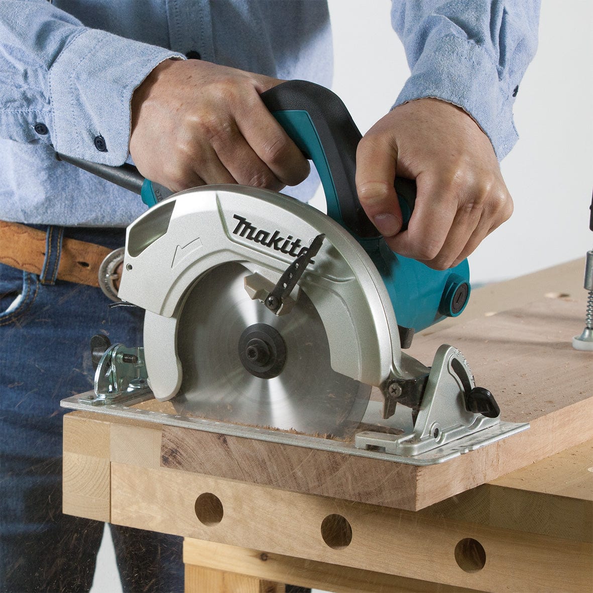 165mm (6-1/2") Circular Saw HS6600 by Makita