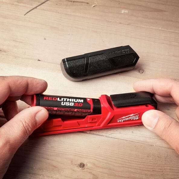Milwaukee 3.0Ah Red lithium USB Battery L4B3