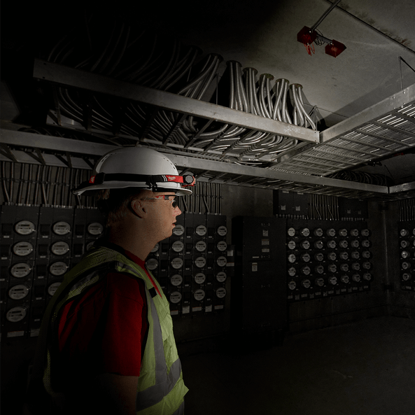 REDLITHIUM™ USB Rechargebale Hard Hat Headlamp 600 Lumens 3.0Ah Kit L4HL2301 by Milwaukee