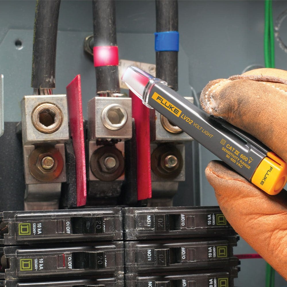 60-600V Non-Contact Voltage Tester & LED Flashlight LVD2 by Fluke
