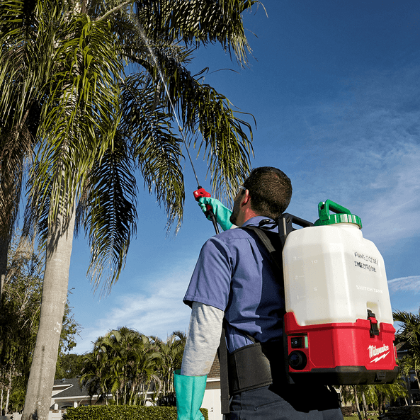 18V 15L SWITCH TANK™ Backpack Chemical Sprayer With Powered Base Bare (Tool Only) M18BPFPCSA0 by Milwaukee