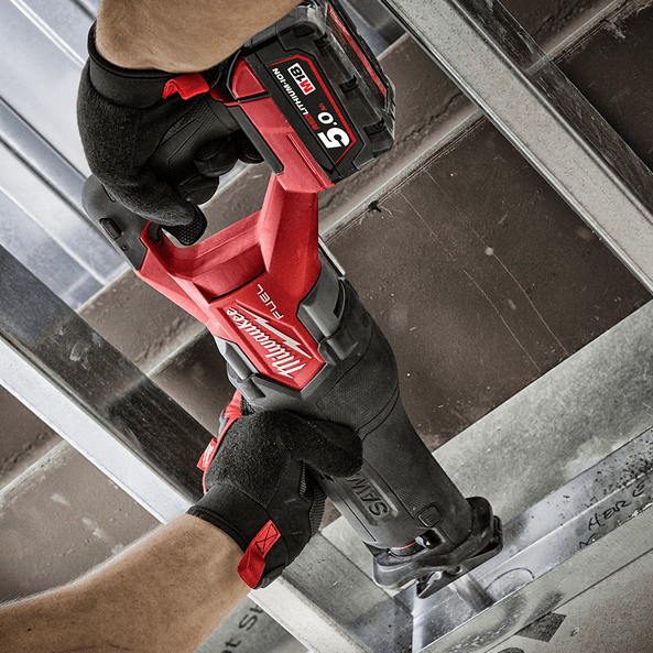 18V FUEL SAWZALL Reciprocating Saw Kit M18CSX2-502C by Milwaukee