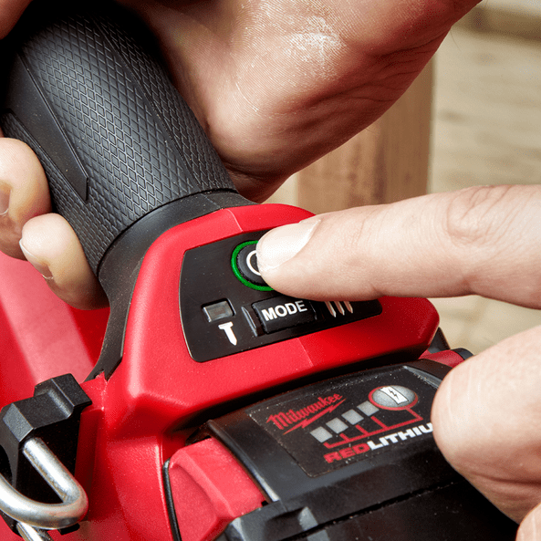 18V 3.0Ah FUEL™ 30° - 34° Framing Nailer Kit M18FFN-302C by Milwaukee