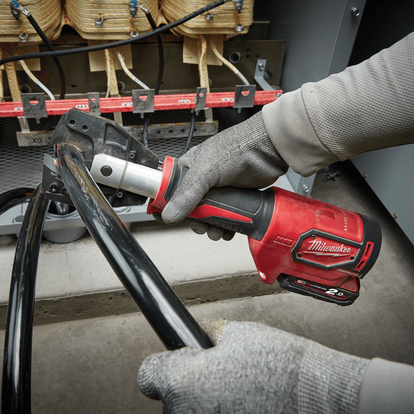Milwaukee 18V FORCE LOGIC™ Cable Cutter With 400mm² CU Jaws Bare (Tool Only) M18HCC-0C