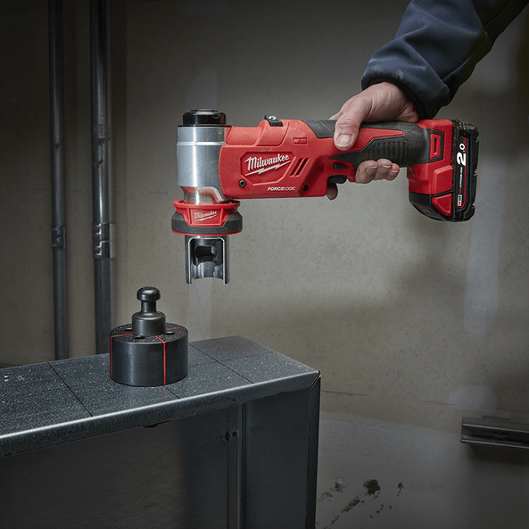 18V FORCE LOGIC™ 16mm (5/8") - 63mm (2-1/2") 6T Knockout Tool Brushless Press Tool Kit M18HKP-201C by Milwaukee