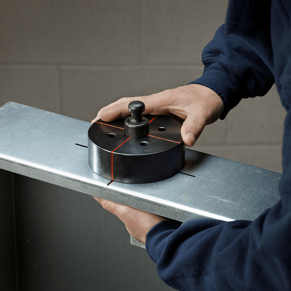 18V FORCE LOGIC™ 16mm (5/8") - 63mm (2-1/2") 6T Knockout Tool Brushless Press Tool Kit M18HKP-201C by Milwaukee