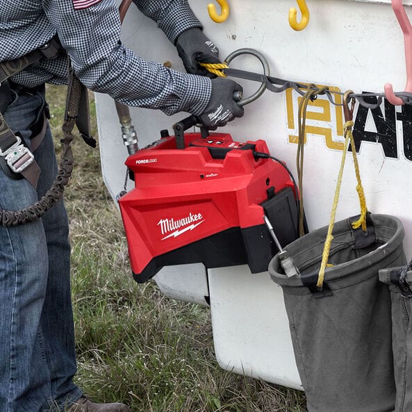 18V 10,000PSI Hydraulic Pump Bare (Tool Only) M18HUP700R-0 by Milwaukee