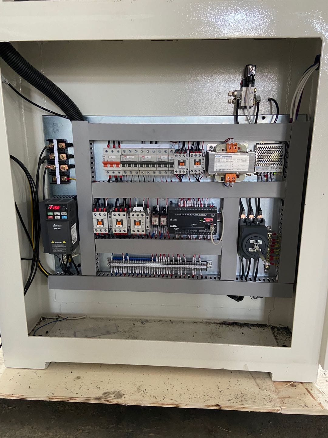 ToughCut 1300mm Single Wide Belt Sander With Platen PLATINUM 1300SBP